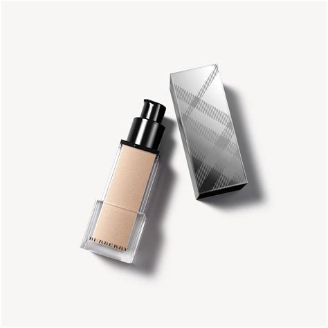 Burberry Fresh Glow Luminous Fluid Base • Highlighter